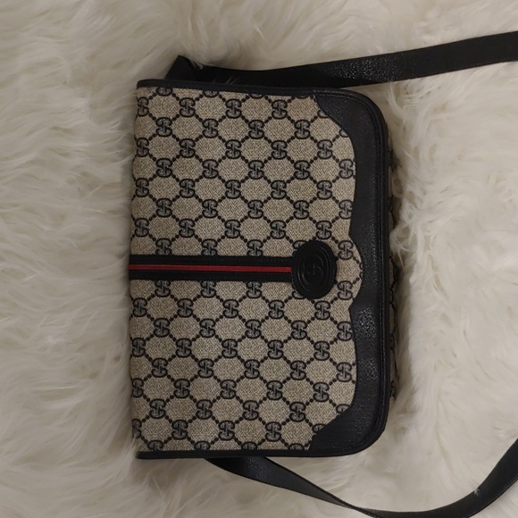 Authentic Vintage Gucci Interlocking GG Monogram Supreme Sherry Web Messenger - Picture 2 of 10